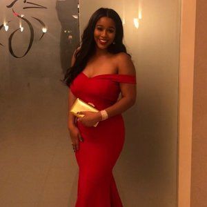 Meet your Posher, Larissa